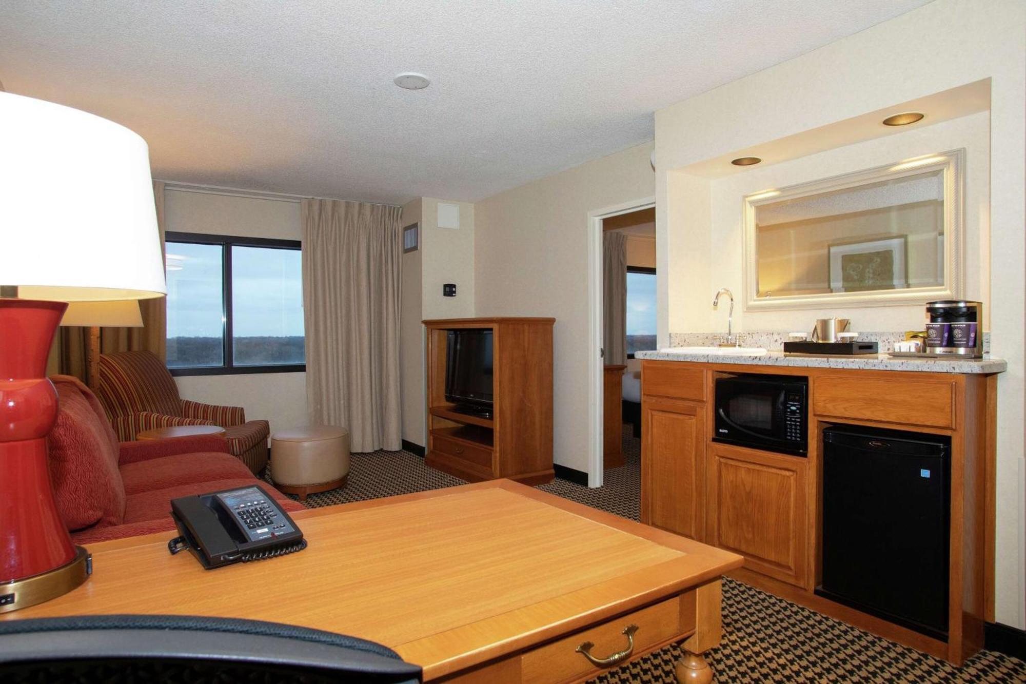 Hilton Suites Chicago/Oakbrook Terrace Εξωτερικό φωτογραφία